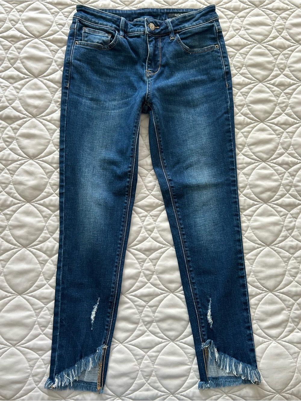 MO&Co. Premium Jeans Size 26 Distressed Raw Hem Skinny Jeans